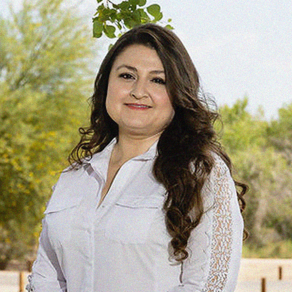 Portrait of Arizona Representative Michele Peña endorsing Ari Daniel Bradshaw for LD2 State House.